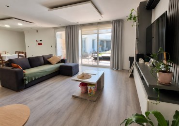 VENDO MODERNA CASA CON PILETA Y COCHERA DOBLE, zona Paracao